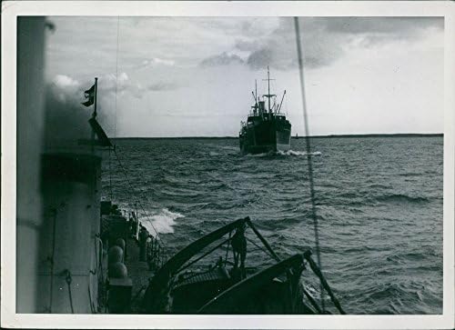 צילום וינטג 'של ספינת מלחמה היא ספינה ימית שנבנית ומיועדת בעיקר ללוחמה ימית.