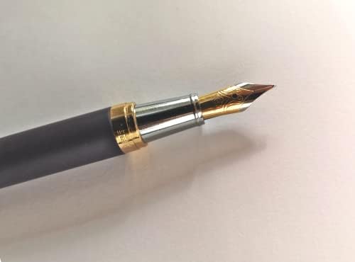 עט נובע דיו עם ציפורן קפיצית גמישה למחצה. להגמיש ציפורן דיו עט